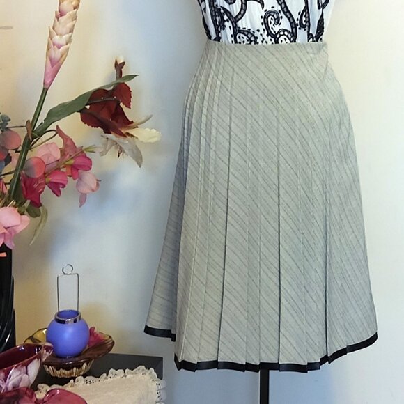 NWT SIMON CHANG Well Tailored High-quality Silver Gray Pleated Lined Midi Skirt - Picture 3 of 8